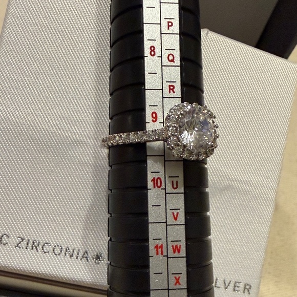 Dazzling  Cubic Zirconia Sterling Silver Women’s Classic occasion Ring Size 9.5 - Picture 6 of 8